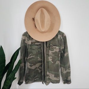 🌿Vintage Mudd Y2K style Camo Long-Sleeved Button Down size Small